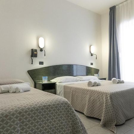 Hotel Nobel Rimini Kültér fotó
