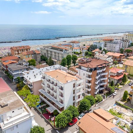 Hotel Nobel Rimini Kültér fotó