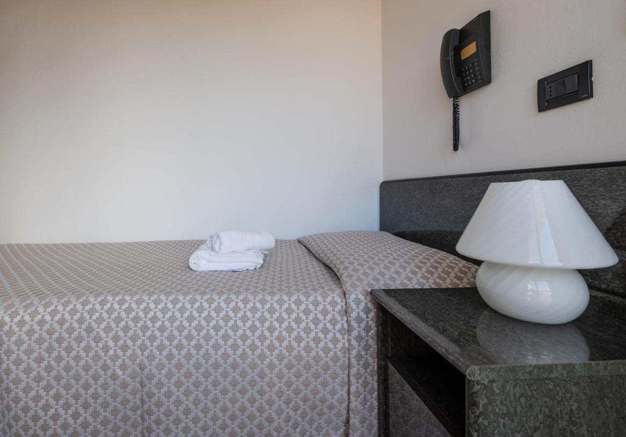 Hotel Nobel Rimini Kültér fotó