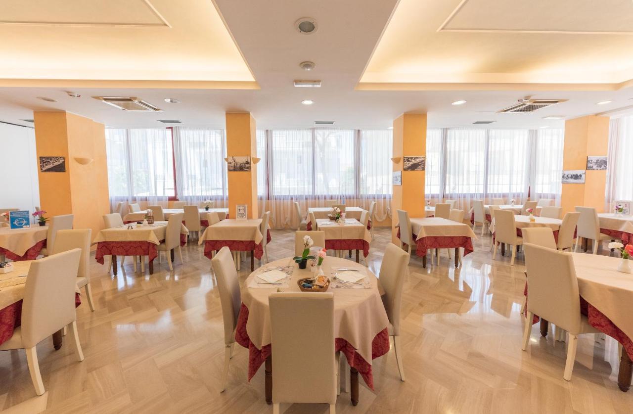 Hotel Nobel Rimini Kültér fotó