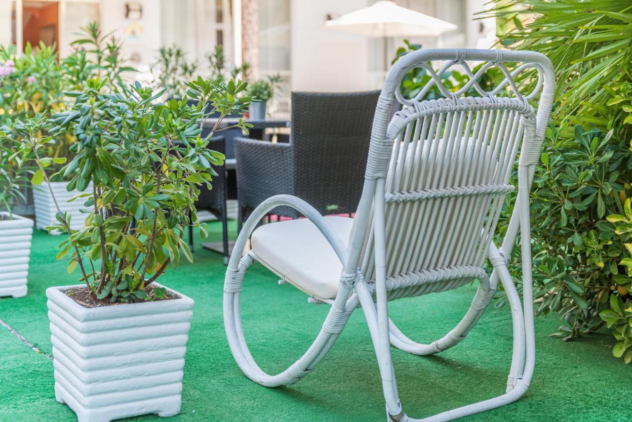 Hotel Nobel Rimini Kültér fotó