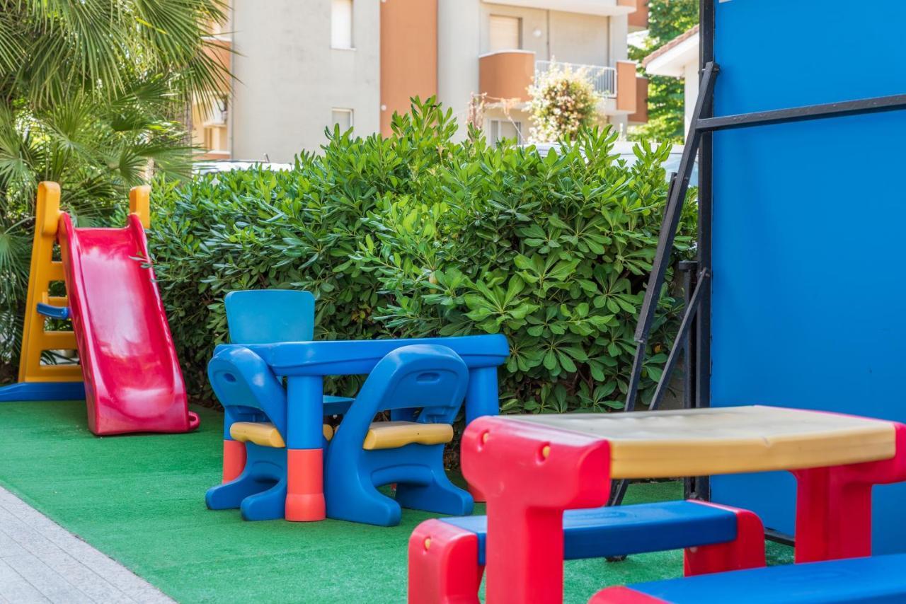 Hotel Nobel Rimini Kültér fotó
