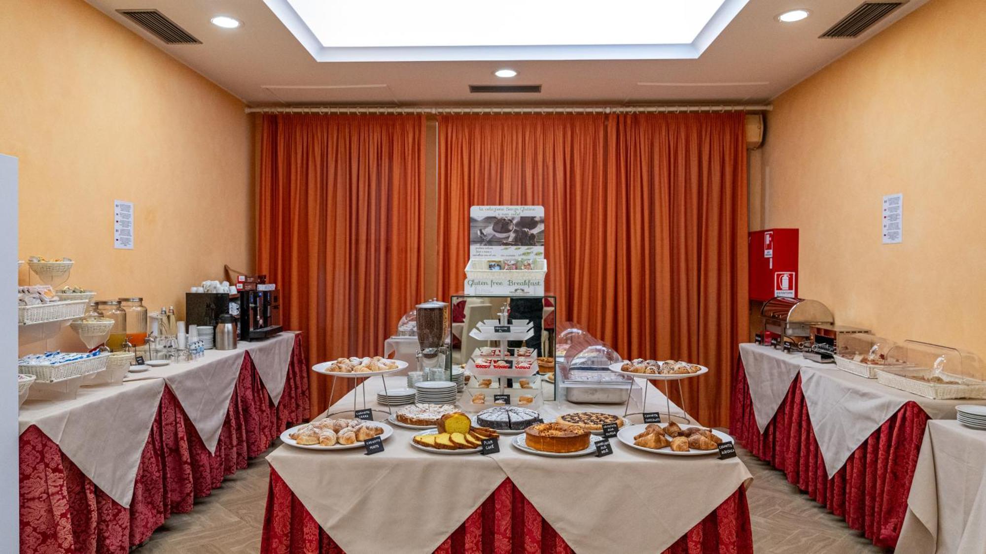 Hotel Nobel Rimini Kültér fotó