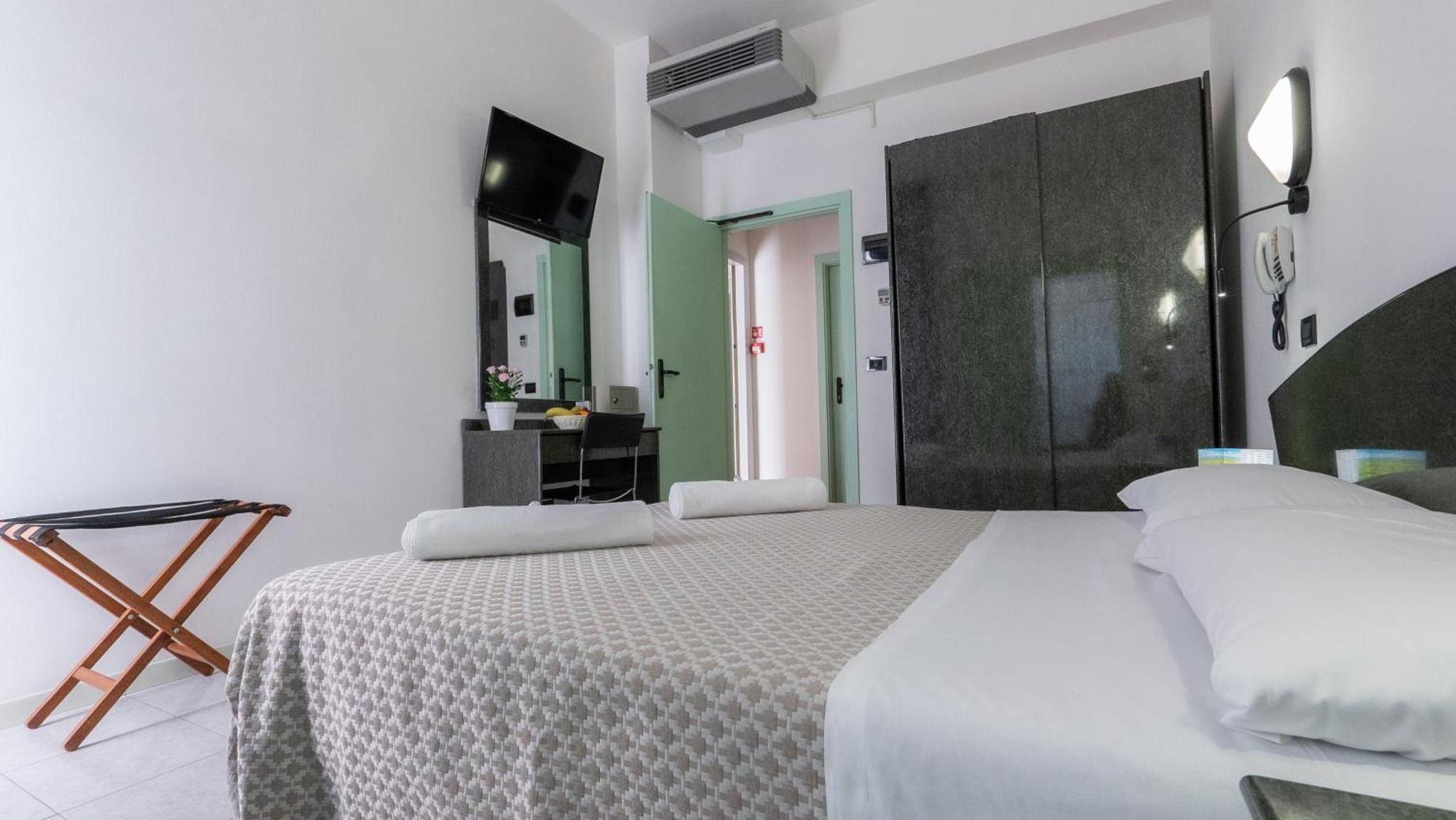Hotel Nobel Rimini Kültér fotó