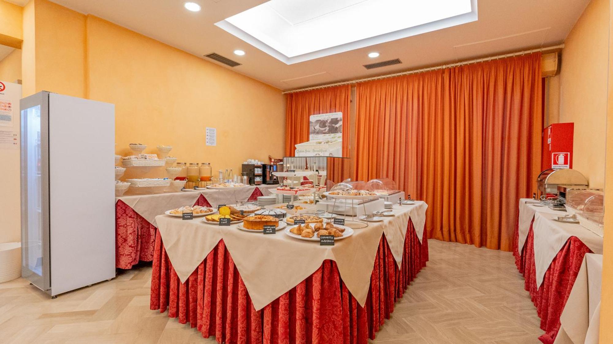 Hotel Nobel Rimini Kültér fotó
