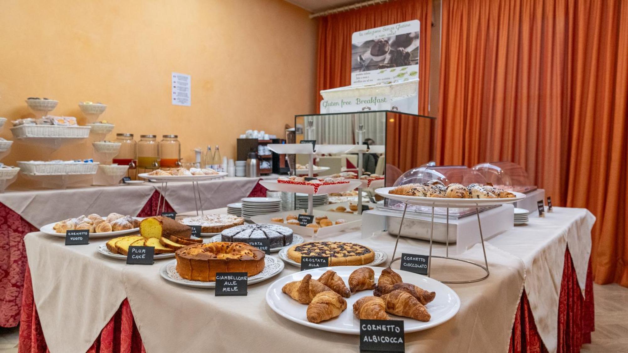 Hotel Nobel Rimini Kültér fotó