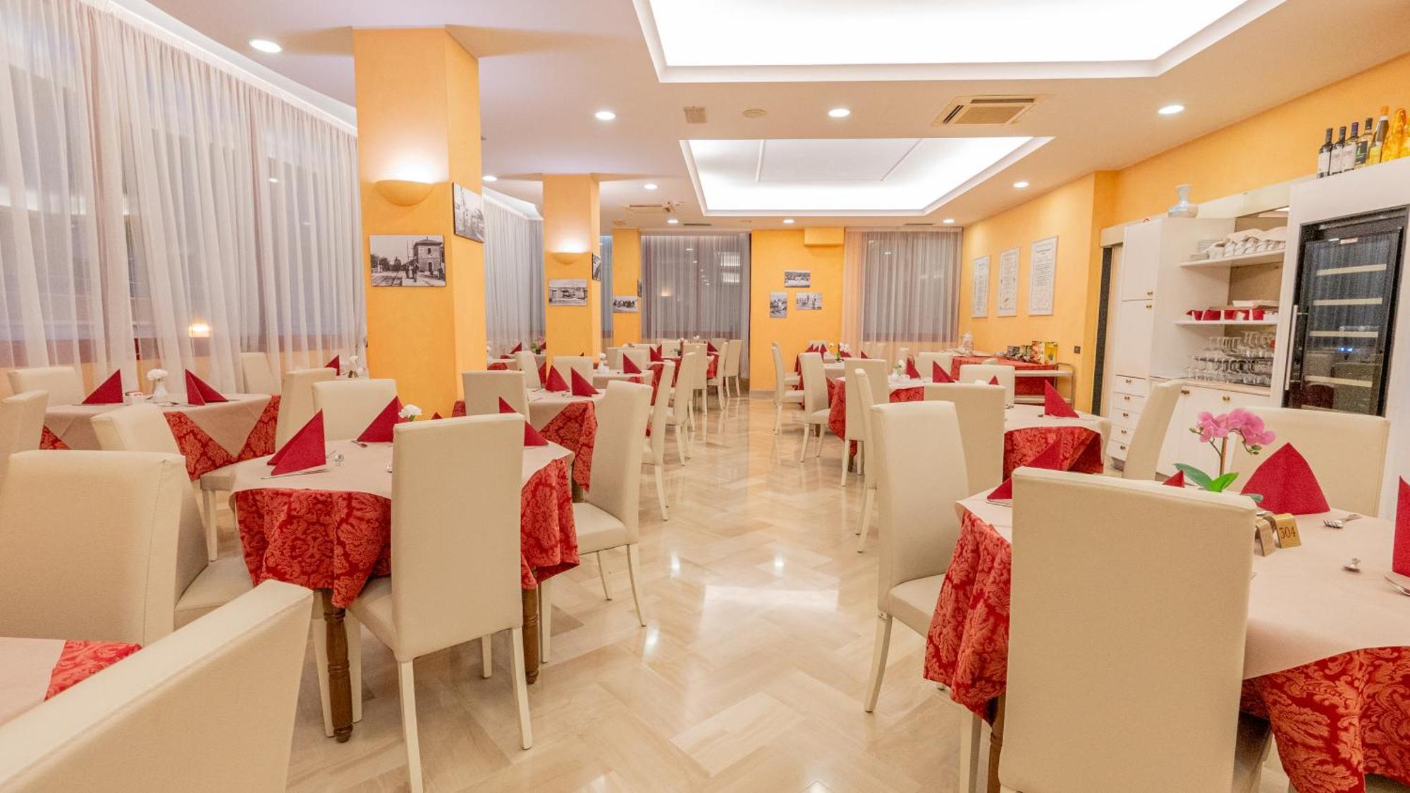 Hotel Nobel Rimini Kültér fotó