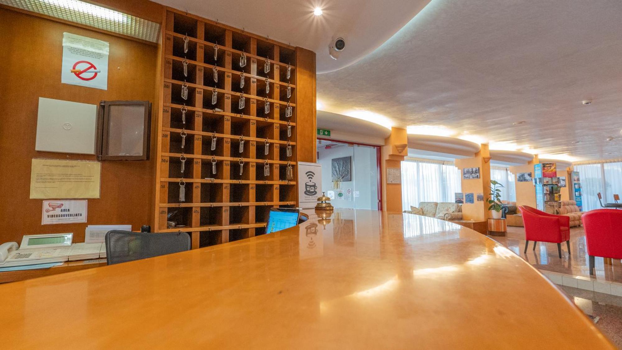 Hotel Nobel Rimini Kültér fotó