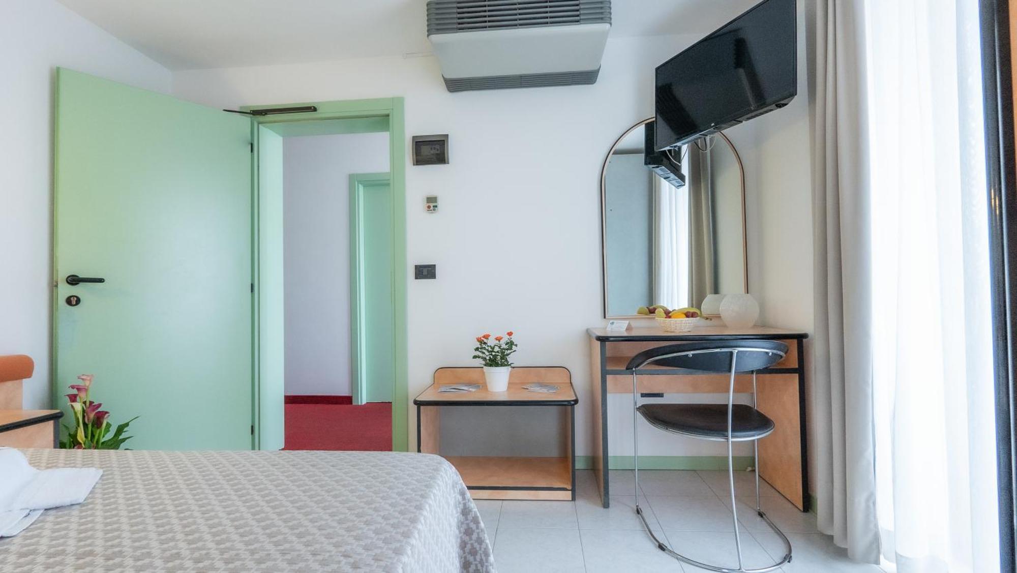 Hotel Nobel Rimini Kültér fotó
