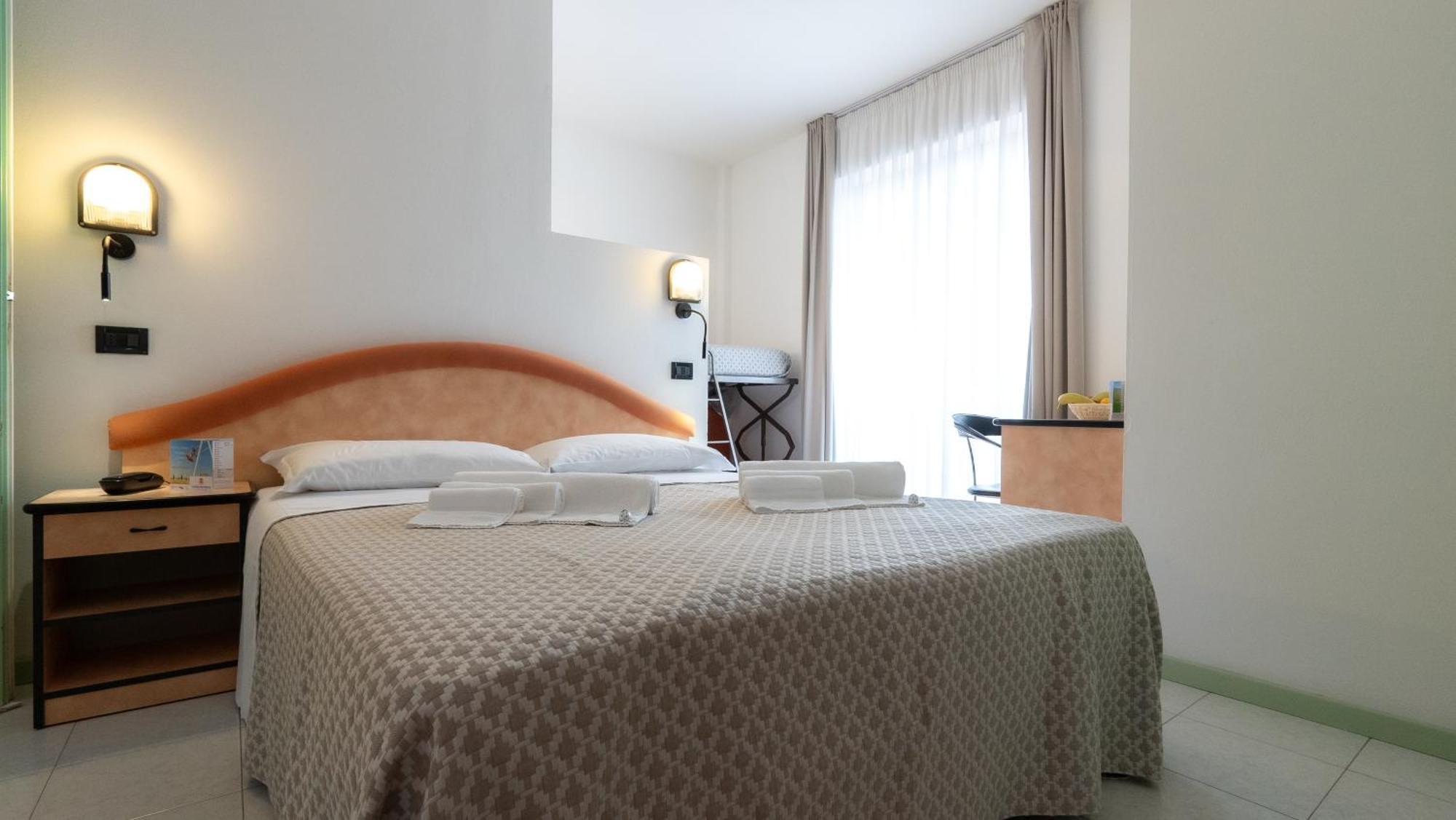 Hotel Nobel Rimini Kültér fotó