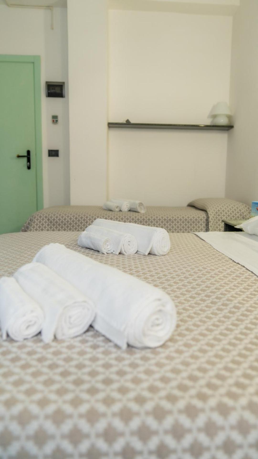 Hotel Nobel Rimini Kültér fotó