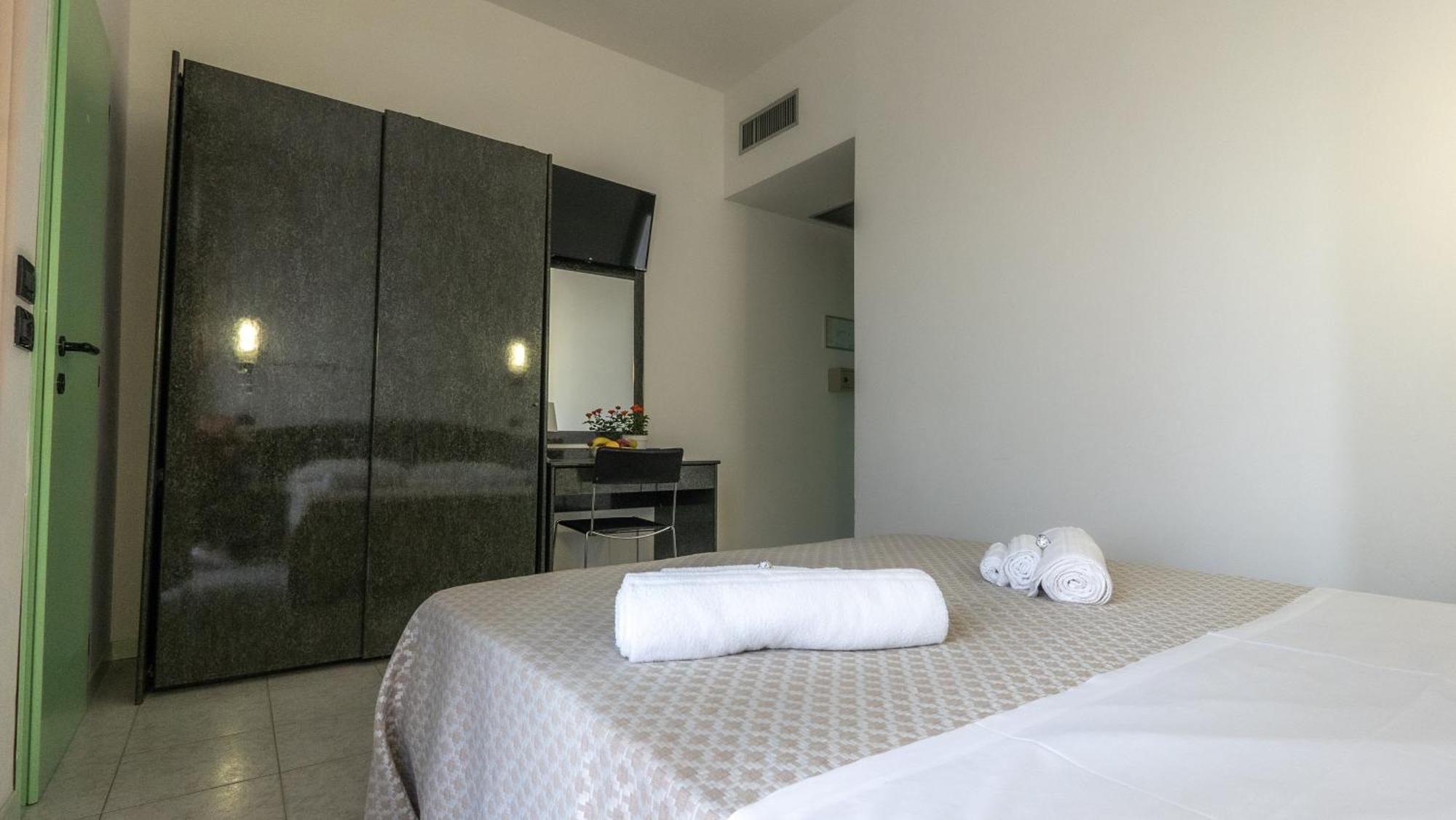 Hotel Nobel Rimini Kültér fotó